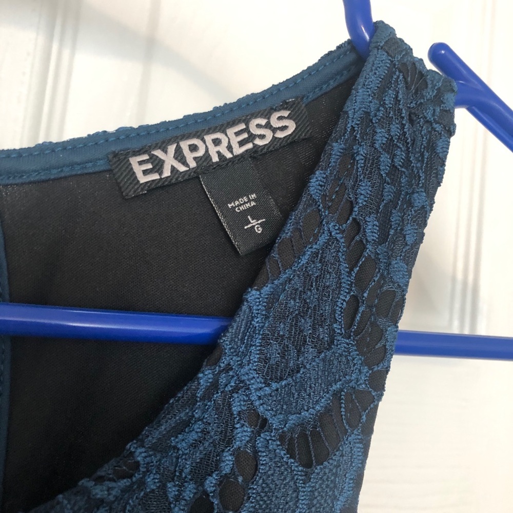 Express lace dress - Picture 2 of 3